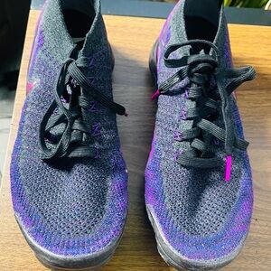 Nike Women's Black and Purple Knit Sneakers